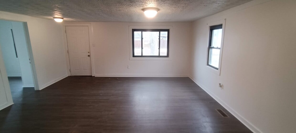 Building Photo - 3206 S Temple Ave