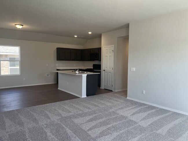 Building Photo - 1002 Ichabod Cir