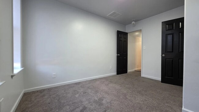 Building Photo - 534 N Payson St