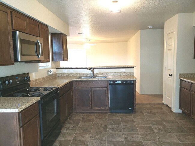 Building Photo - 3 bedroom/2 bath home for Rent