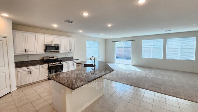 Building Photo - 43885 Arancia Way