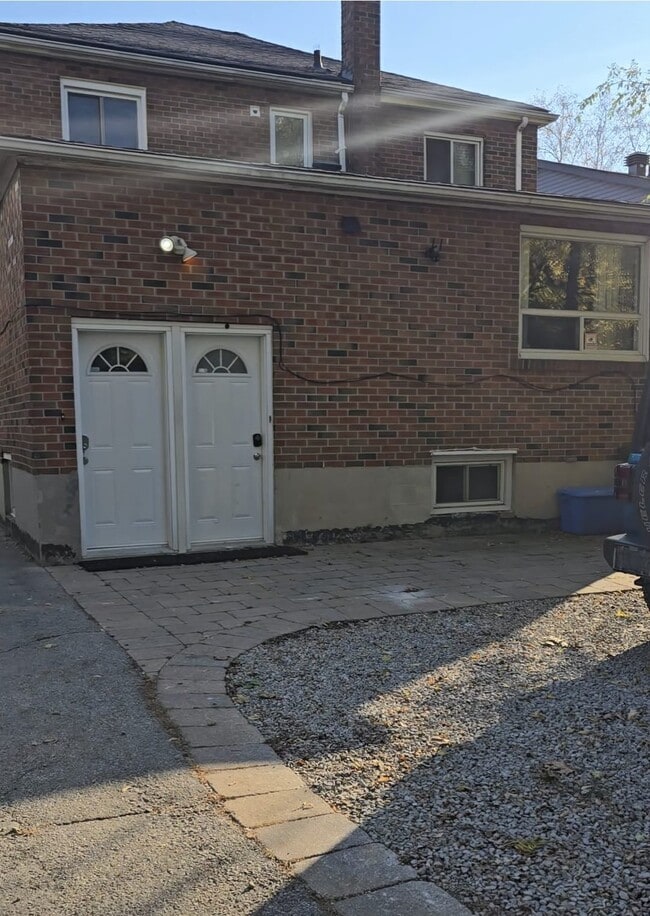 Building Photo - 46 Lippincott St W