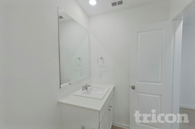 Building Photo - 831 Ginkgo Wy