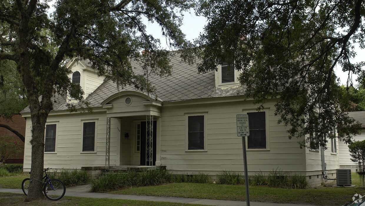 Building Photo - 1128 SW 6th Ave