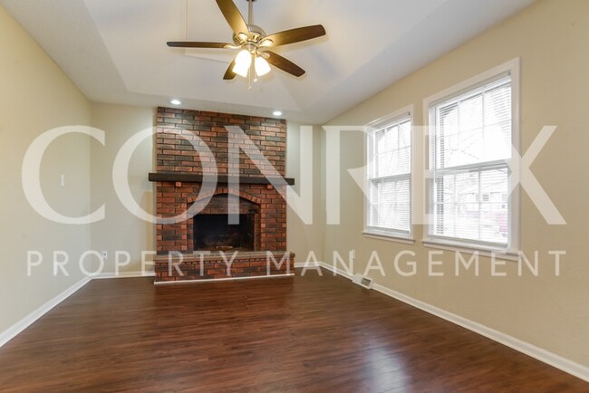 Building Photo - Stunning 3 Bedroom Raised Ranch in Indepen...
