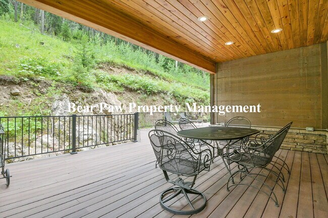 Building Photo - Spacious 4-Bedroom Retreat in Scenic Conif...