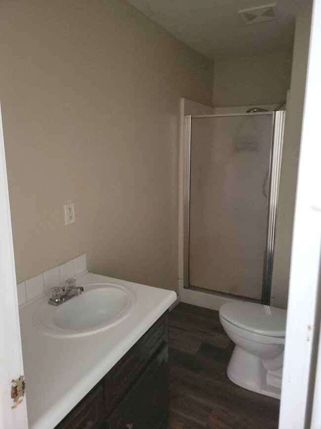 Building Photo - January Special $500 Rent.   Lease has to be done in January.