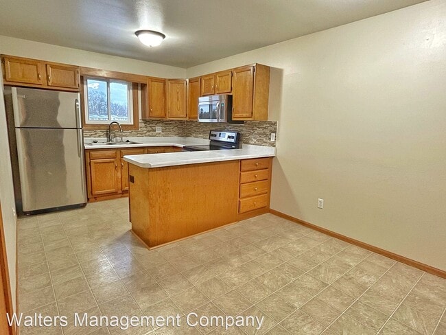 Building Photo - 3 br, 1 bath House - 621 Hartridge Dr.