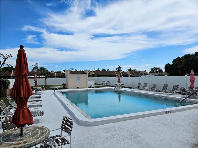 Foto del edificio - 519 Albee Farm Rd