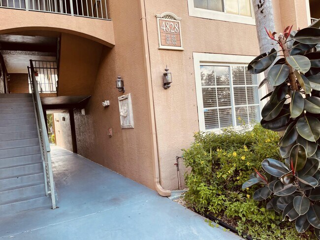 Foto del edificio - 4828 N State Rd 7
