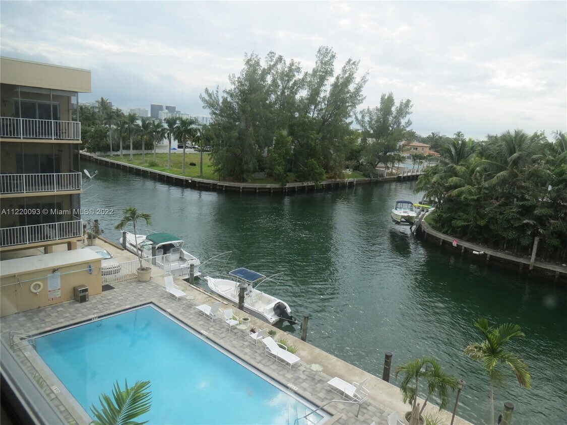 2640 NE 135th St Unit 421