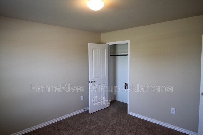 Building Photo - 2420 Ressie Ln
