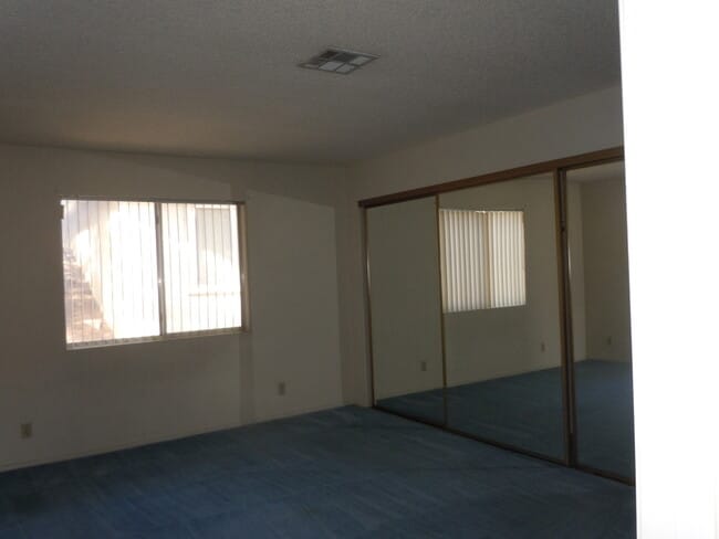 Building Photo - CONDO- Rock Springs