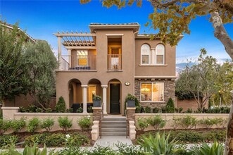Building Photo - 11 Golf Dr