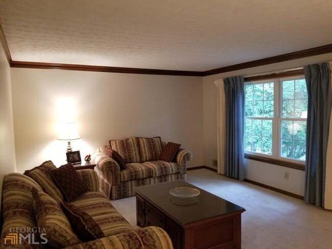 Building Photo - 11210 Hembree Springs Dr