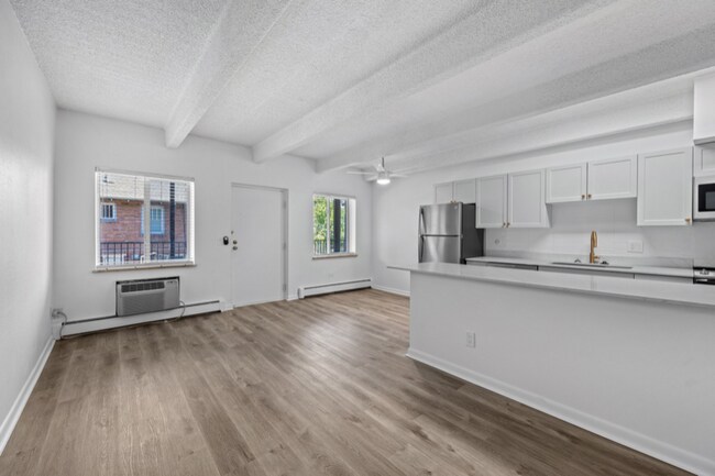 Building Photo - 815 E Ellsworth Ave