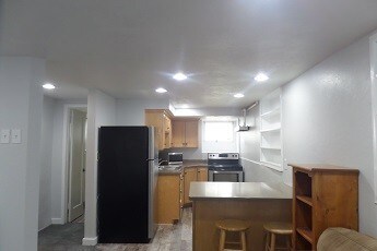 Building Photo - Darling Basement Apartment for Rent!