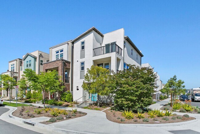 Building Photo - Beautiful Model Home Available Furnished o...