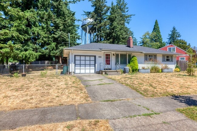 Building Photo - Charming 3-Bedroom Bungalow on Large Fenced Lot