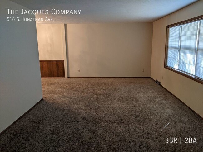 Foto del edificio - Very Spacious Clean 3 Bedroom 2 Bath in Gr...