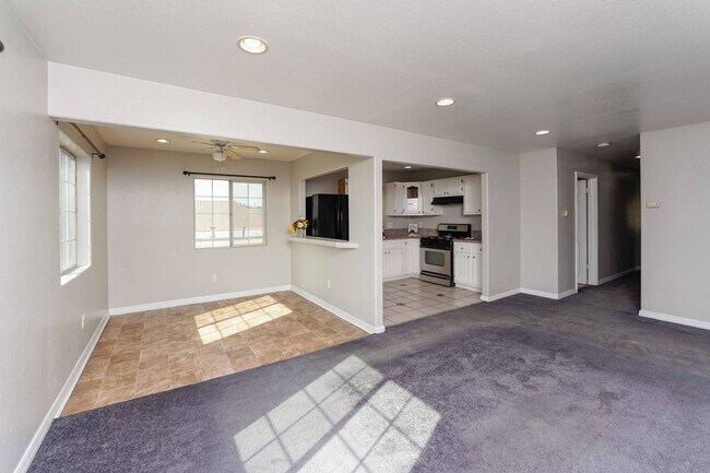 Building Photo - 127557th-L