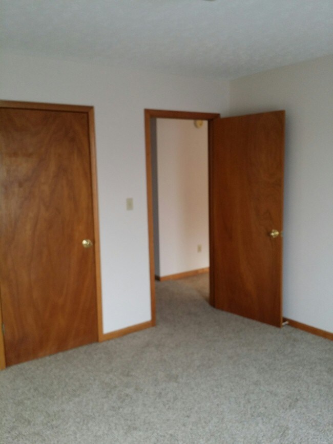 Foto del edificio - 242 Rogers Ct