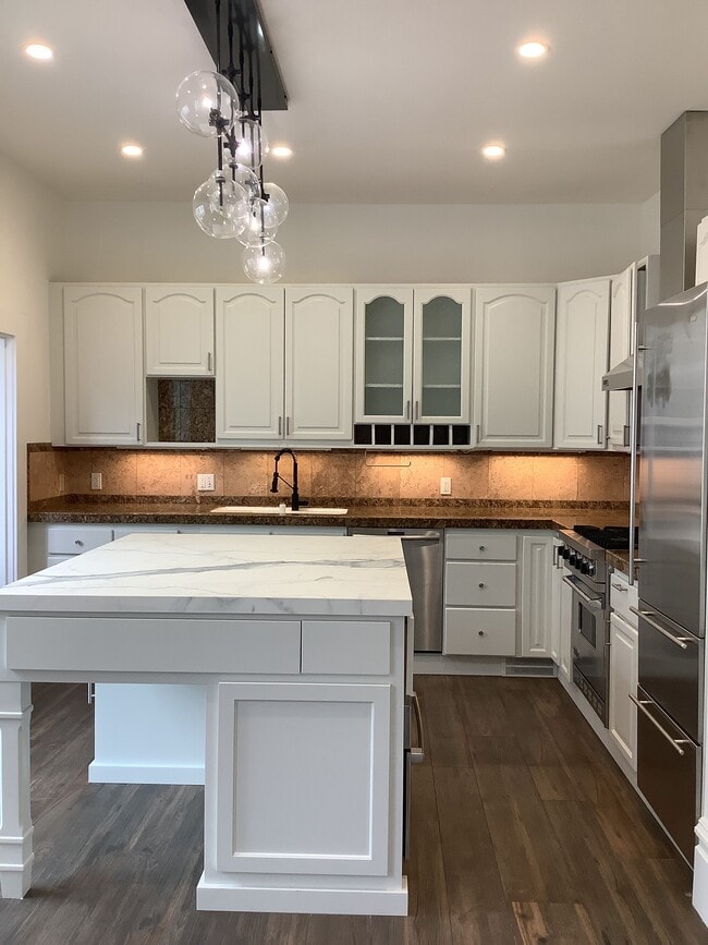 Building Photo - 115 Magnolia St