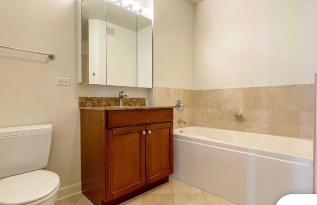 Building Photo - 420 E Waterside Dr