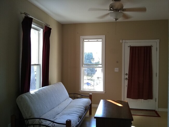 Building Photo - Charming 2 story home available on quiet s...