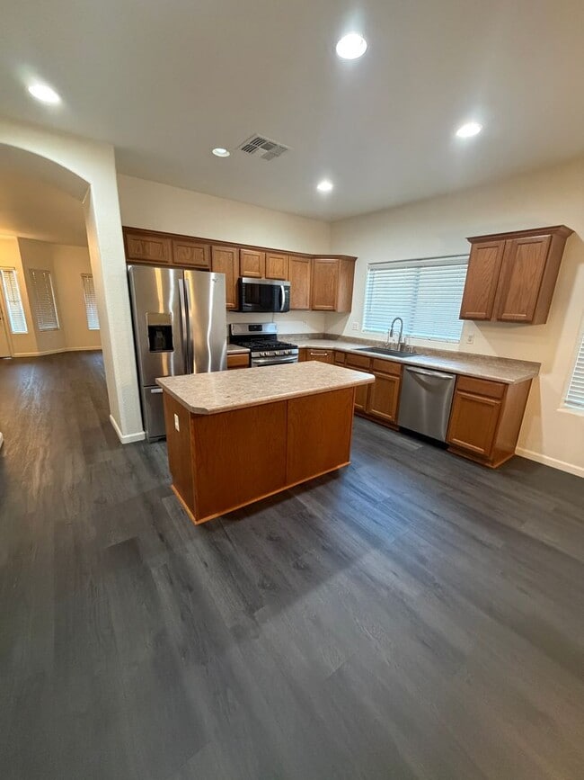 Foto del edificio - Welcome home to this meticulously maintained property in desirable Sun Groves Subdivision!