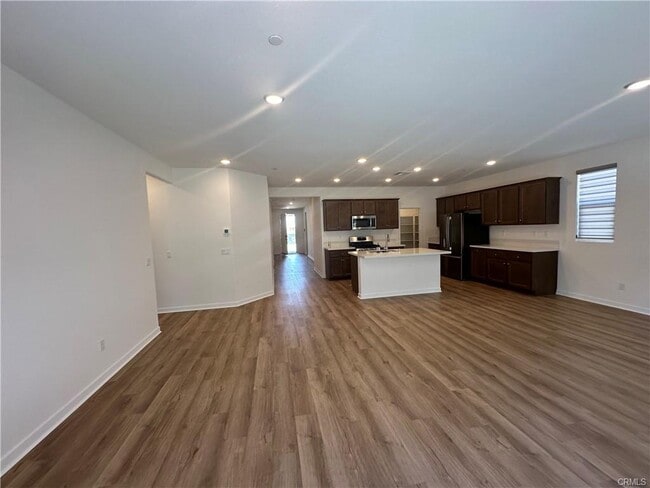 Building Photo - 5135 Hummingbird Wy