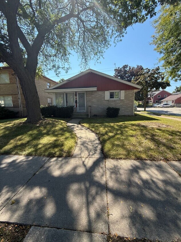 Foto del edificio - 3BR SINGLE FAMILY HOME, YARD, GARAGE, FULL...