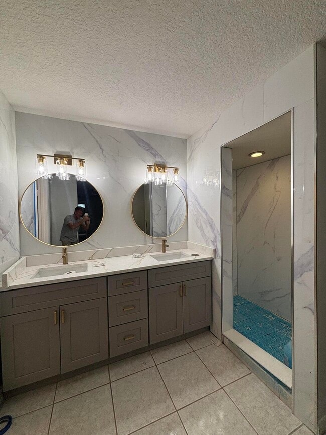 Building Photo - 1705 17th Ln