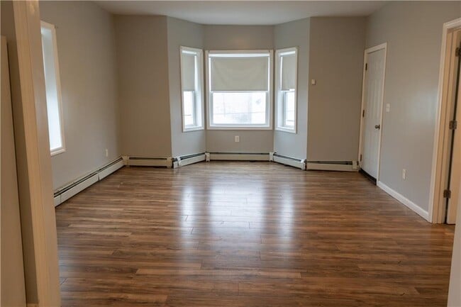 Building Photo - 287 Manton Ave