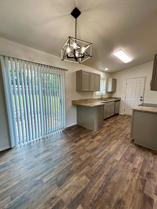 Building Photo - Sundance Home