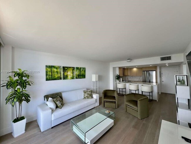 Foto del edificio - 5600 Collins Ave