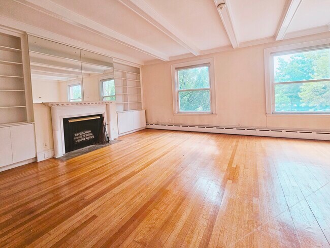 Building Photo - 1712 Beacon St