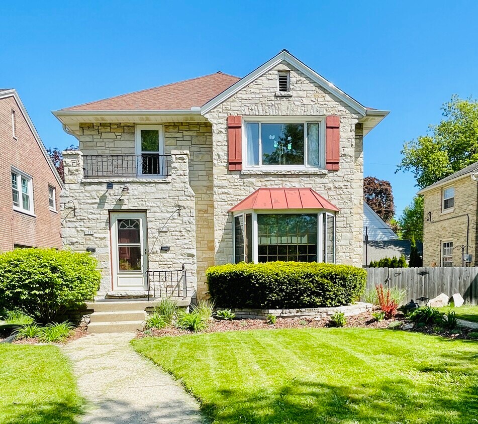 Primary Photo - 1220 E Kensington Blvd