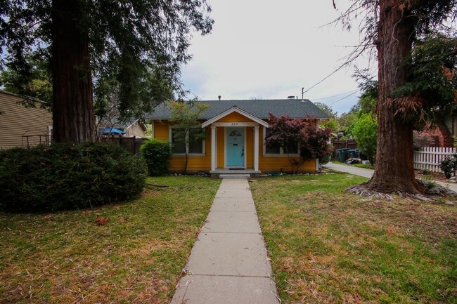 Building Photo - 237 Douglas St