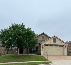 Building Photo - 3004 Silver Saddle Dr