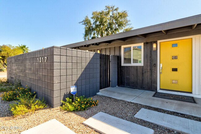 Foto del edificio - 1317 West Myrtle Ave