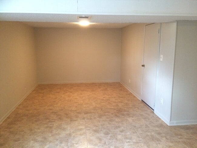 Building Photo - 4608 Valley Ln