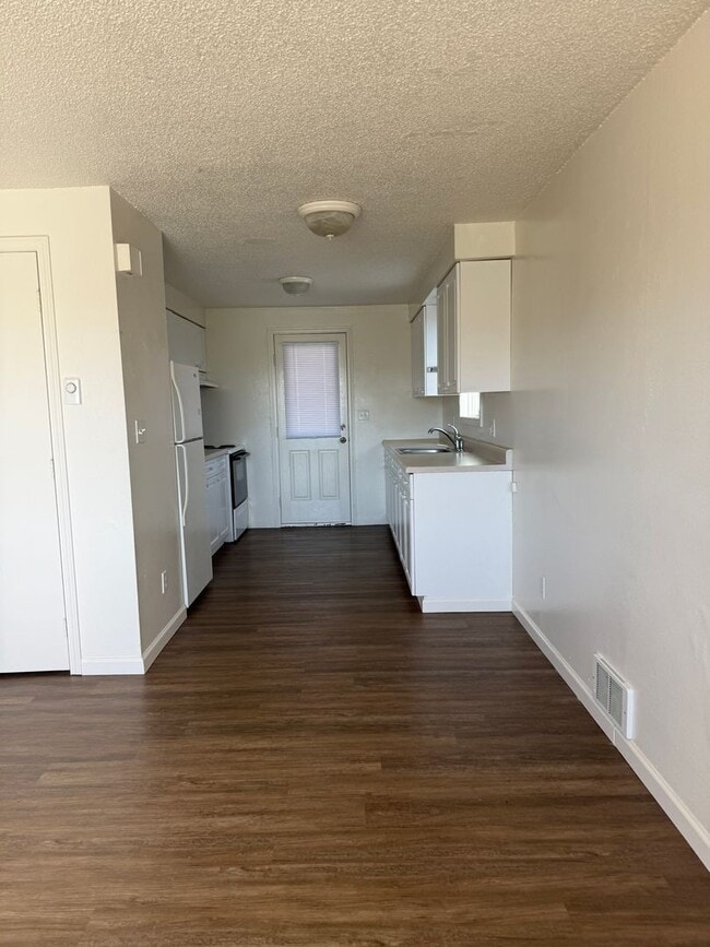 Building Photo - 700 1th SW 1-3