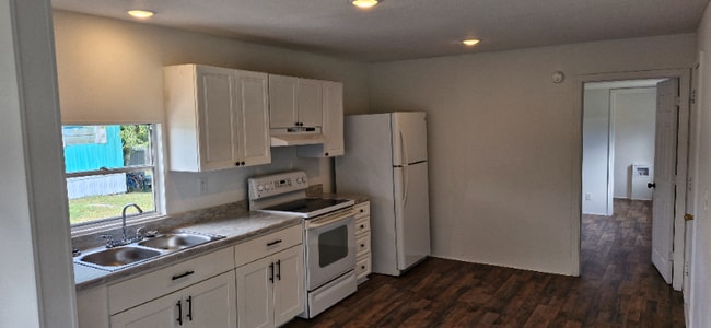 Foto del edificio - 4034 Joy Rd