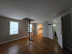 Building Photo - 195 Meigs St