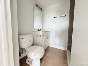 Building Photo - 1501 Crescent Cir