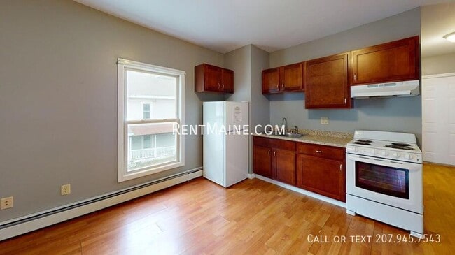 Building Photo - 380 Hammond St