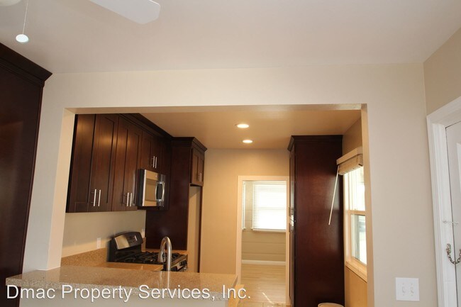 Building Photo - 5534 N Lark Ellen Ave