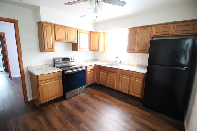Building Photo - 8310-8312 W Grantosa Dr