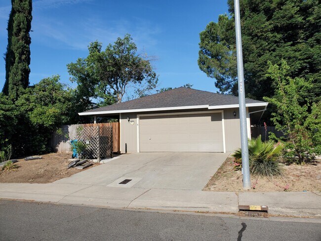 Building Photo - 2092 Pebble Beach Dr